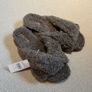 NWT Fuzzy LOFT Slippers/ House Shoes Sherpa Medium